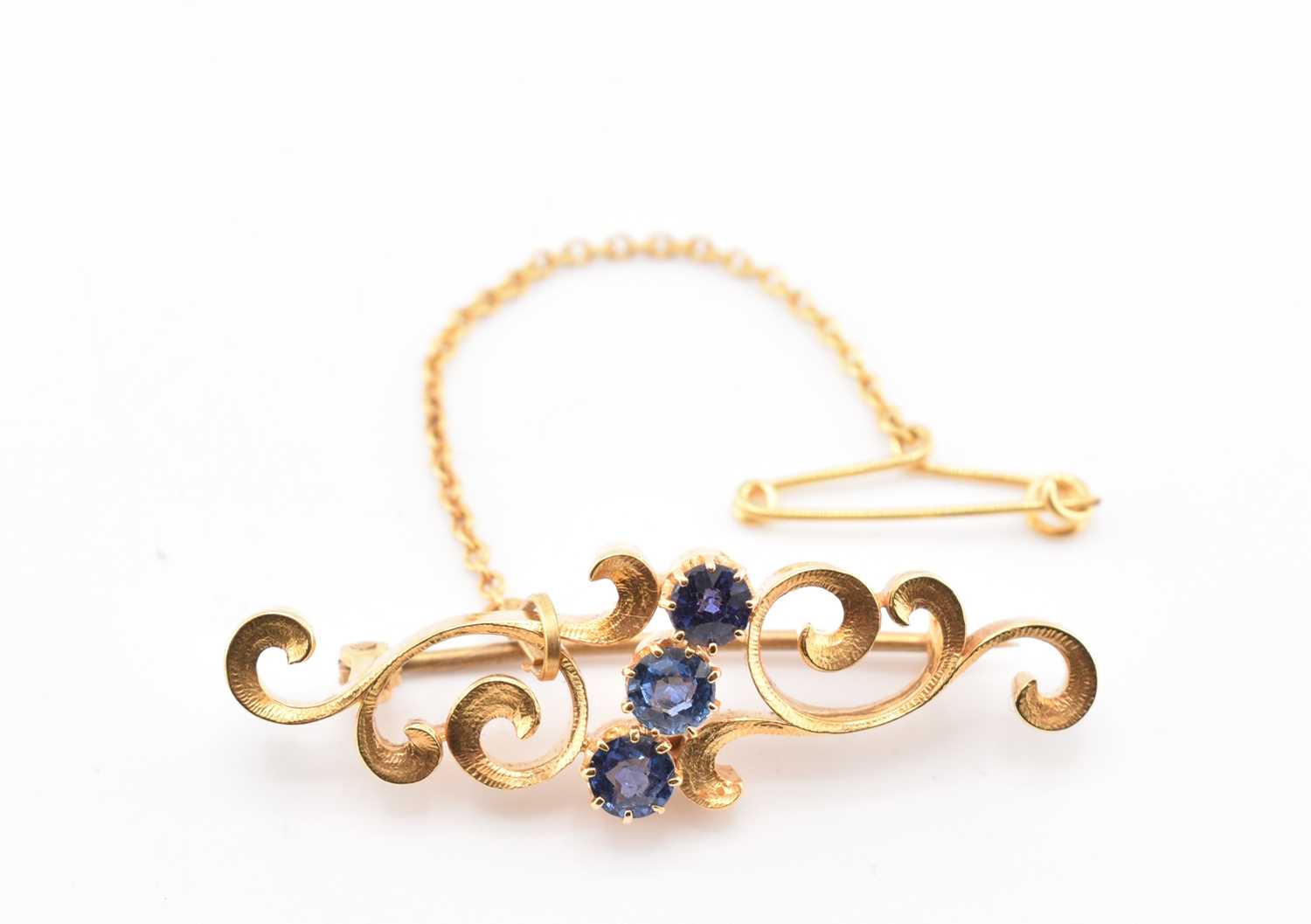 Lot 66 - 15CT GOLD & SAPPHIRE BROOCH PIN