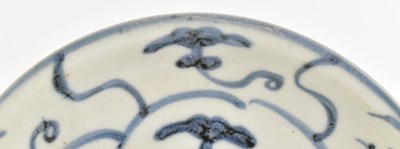 Lot 81 - QING BLUE AND WHITE PLATE TEK SHING SHIPWRECK 清 "的惺" 船货 青花碟
