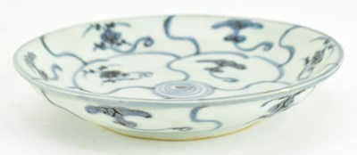 Lot 81 - QING BLUE AND WHITE PLATE TEK SHING SHIPWRECK 清 "的惺" 船货 青花碟