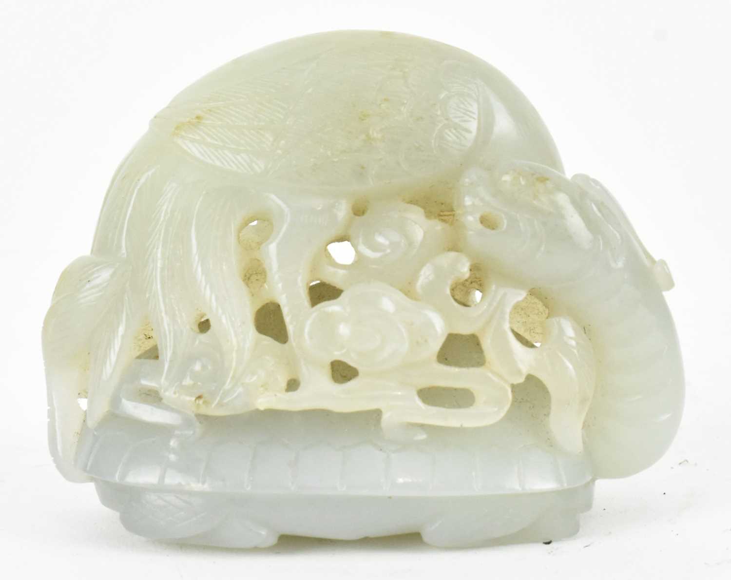 Lot 69 - QING JADE CRANE AND TURTLE CARVING 清 青玉 龟鹤齐寿把件