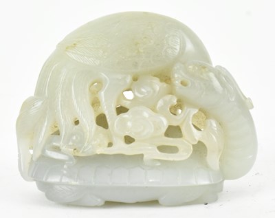 Lot 69 - QING JADE CRANE AND TURTLE CARVING 清 青玉 龟鹤齐寿把件