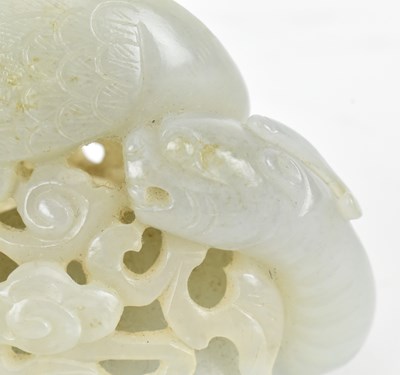 Lot 69 - QING JADE CRANE AND TURTLE CARVING 清 青玉 龟鹤齐寿把件