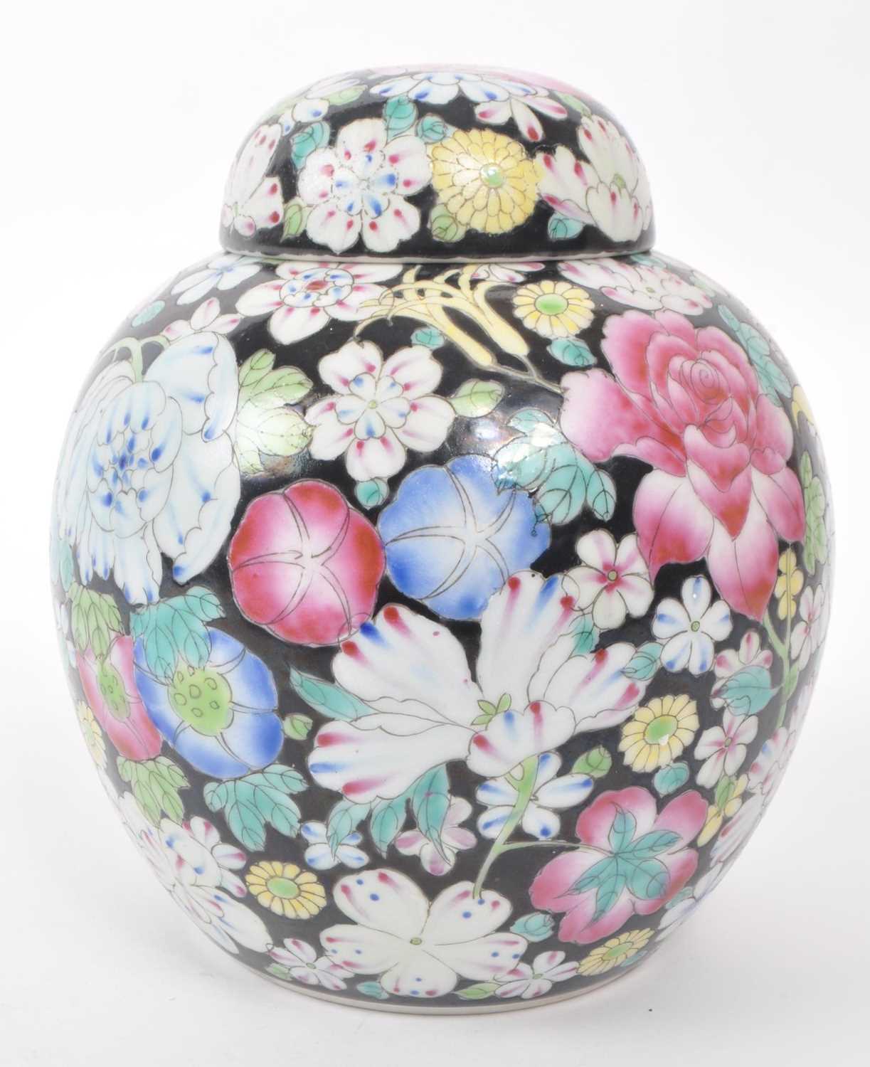 Lot 77 - EARLY 20TH CENTURY CHINESE GINGER JAR