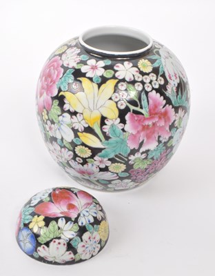Lot 77 - EARLY 20TH CENTURY CHINESE GINGER JAR