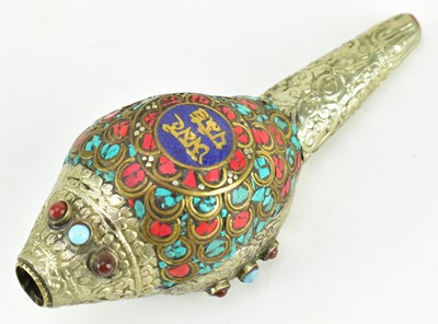 Lot 204 - TIBETAN METAL MOUNTED CONCH SHELL TEMPLE HORN 清 西藏银镶海螺·号角