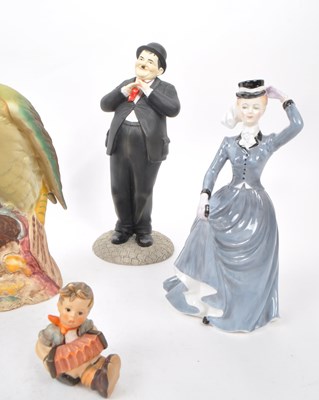 Lot 130 - COLLECTION OF EIGHT 20TH CENTURY ORNAMENTS AND FIGURINES