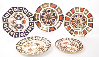 Lot 138 - ROYAL CROWN DERBY - COLLECTION OF FIVE 20TH CENTURY IMARI STYLE PLATES