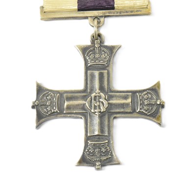 Lot 26 - WWI MILITARY CROSS MEDAL - WITH RIBBON