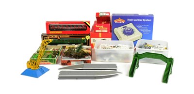 Lot 251 - MODEL RAILWAY - COLLECTION OF OO GAUGE TRACKSIDE ACCESSORIES