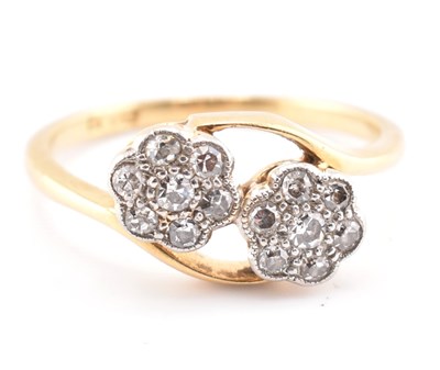 Lot 146 - 18CT GOLD & DIAMOND CROSSOVER CLUSTER RING