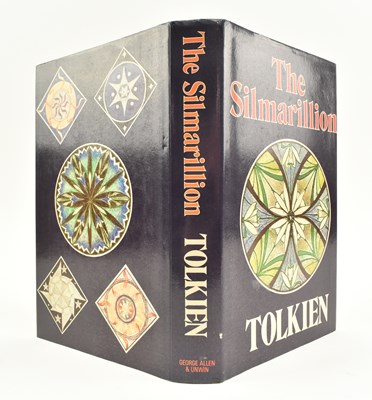 Lot 47 - TOLKIEN, J. R. R. 1977 THE SILMARILLION FIRST EDITION IN UNCLIPPED DUST WRAPPER