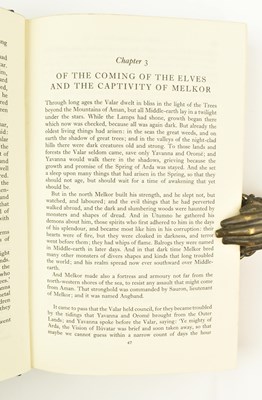 Lot 47 - TOLKIEN, J. R. R. 1977 THE SILMARILLION FIRST EDITION IN UNCLIPPED DUST WRAPPER