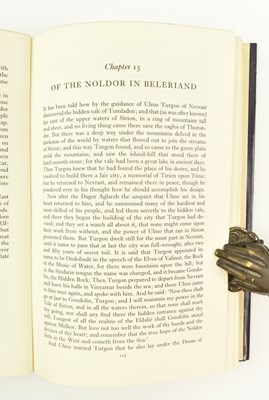 Lot 47 - TOLKIEN, J. R. R. 1977 THE SILMARILLION FIRST EDITION IN UNCLIPPED DUST WRAPPER