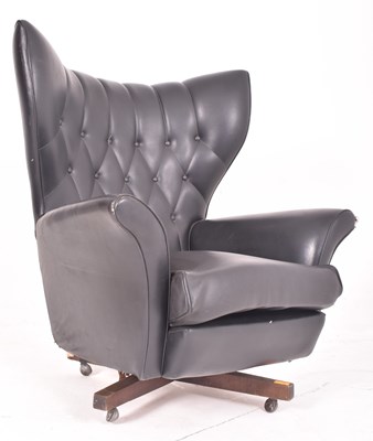 Lot 46 - G-PLAN BLOFELD - MODEL 6250 - MID CENTURY LEATHER SWIVEL ARMCHAIR