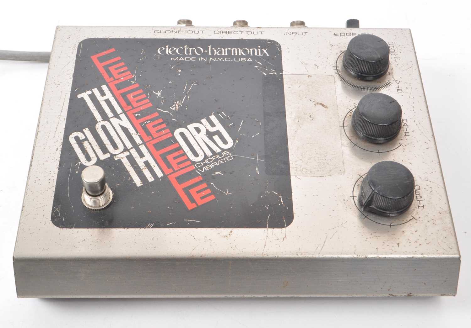 Lot 425 - ELECTRO-HARMONIX - THE CLONE THEORY - 1979 CHORUS VIBRATO PEDAL